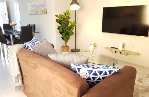 Balga House | Spacious 3 Bedroom Family Home with Courtyard