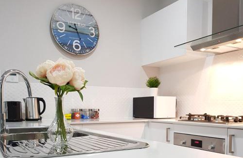 Balga House | Spacious 3 Bedroom Family Home with Courtyard