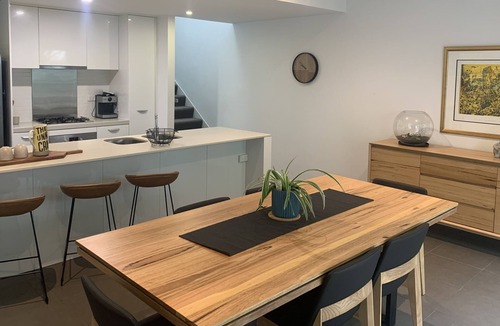 Parkville House | Spacious 3 Bedroom Townhouse With Peaceful Outlook