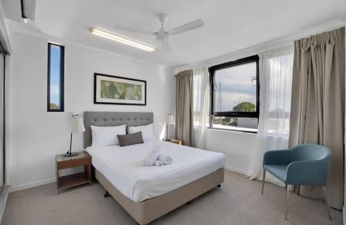 Mackay Apartment | Spacious 3BR 2-Key Apartment - Pool Gym & Parking
