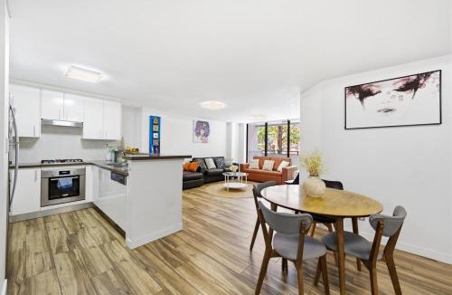 Ultimo Apartment | Spacious 3BR Apt with Parking Walk to ICC & Darling Harbour & CBD & Chinatown