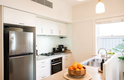 Paddington Apartment | Spacious 3BR garden apartment + free parking