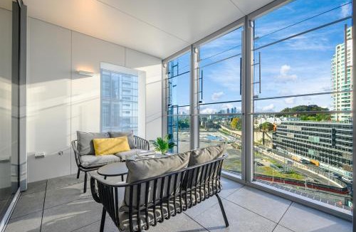 Barangaroo Apartment | Spacious 3BR in Barangaroo with Free Parking near CBD
