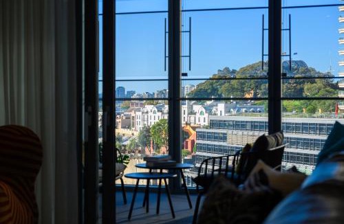 Barangaroo Apartment | Spacious 3BR in Barangaroo with Free Parking near CBD