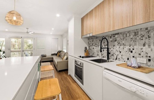 Noosaville Apartment | Spacious 3BR Penthouse Apartment Near Noosa River