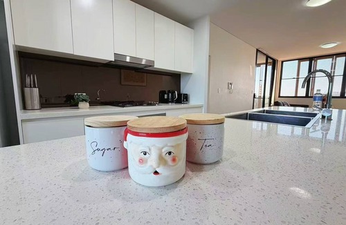 Rosebery Apartment | Spacious 3BR Retreat near CBD | Parking & Balcony