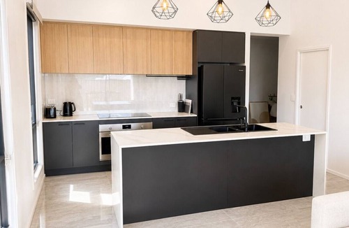 Greenbank House | Spacious 4 bed 2 bath family home - opposite park - 2 living areas