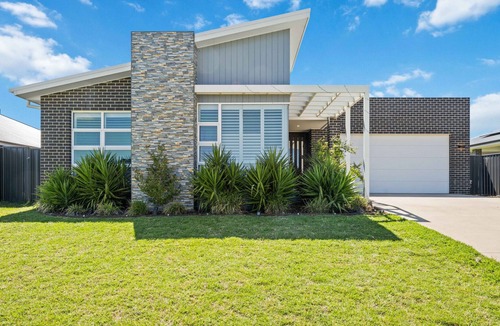 Orange House | Spacious 4-Bed Holiday Getaway