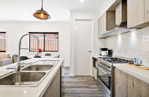 Plumpton House | Spacious 4-Bed Home with Private Outdoor Area