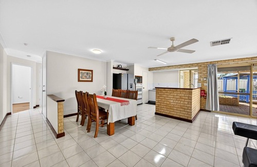 Dudley Park Apartment | Spacious 4-Bed House with Private Garage