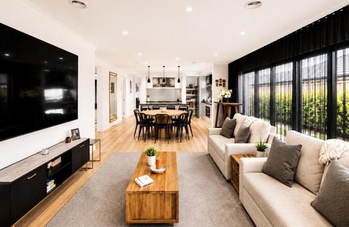 Manor Lakes House | Spacious 4-Bedroom Family Home in Manor Lakes