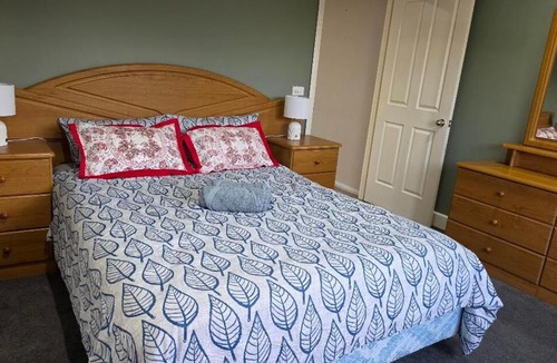 Pakenham House | Spacious 4 Bedroom Family Home in Prime Location