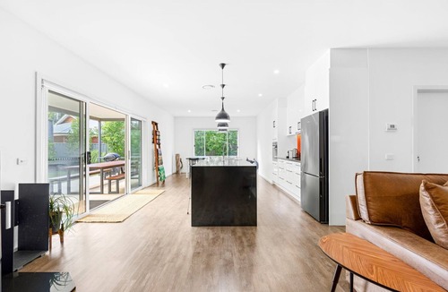 Mansfield House | Spacious 4-Bedroom Retreat