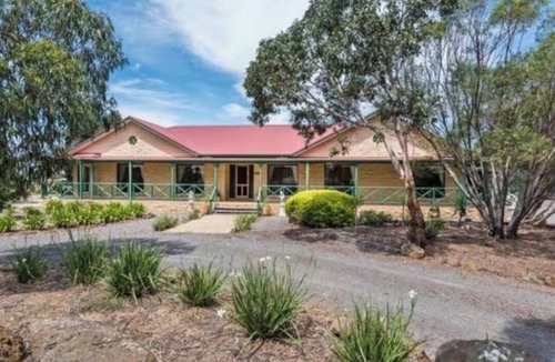 Lara House | Spacious 4BR Country Retreat on 5 Private Acres