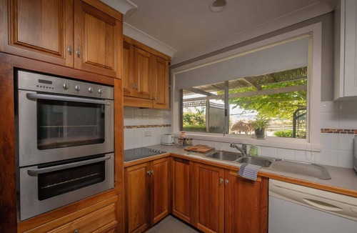 Riverside House | Spacious 4BR Family Home - BBQ, 5 Min to CBD