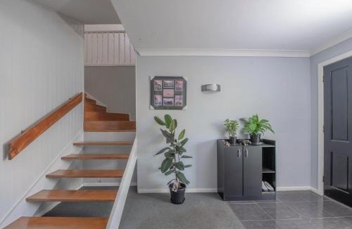 Riverside House | Spacious 4BR Family Home - BBQ Fast WiFi 6min to Launceston CBD