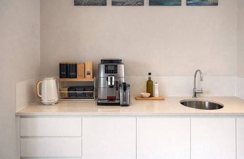 Success House | Spacious 4BR Home | Near Murdoch & Freo