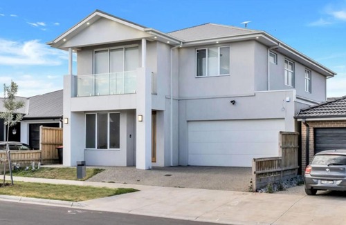 Konagaderra House | Spacious 5 Bedroom Family Retreat Near Melbourne