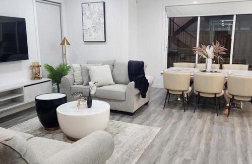 Konagaderra House | Spacious 5 Bedroom Family Retreat Near Melbourne