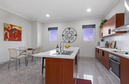 Bulla House | Spacious 5-Bedroom Home Near Melbourne Airport & Calder Park