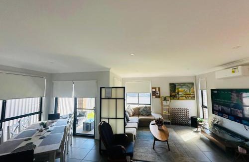 Austral House | Spacious 5-BR Home with Fenced Yard