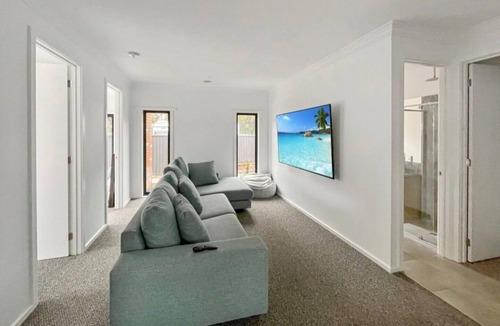 Wendouree House | Spacious Ballarat golf retreat