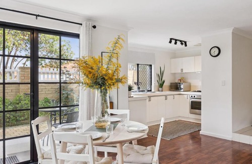 North Perth Apartment | Spacious City Fringe 2 Bedroom with Courtyard