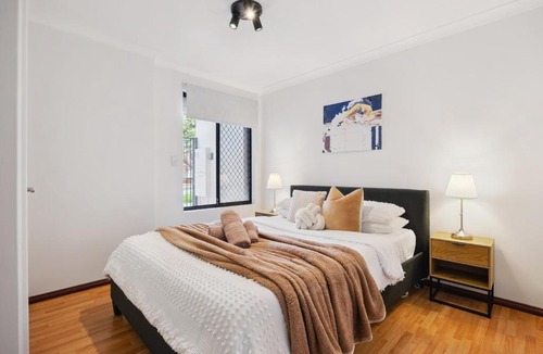 North Perth Apartment | Spacious City Fringe 2 Bedroom with Courtyard