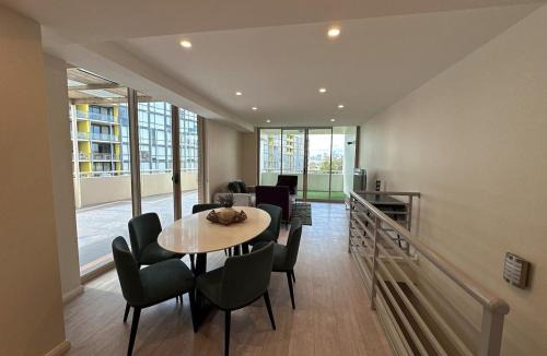 Mascot Apartment | Spacious City View 3BR Loft Apartment , 2 Parking Spots