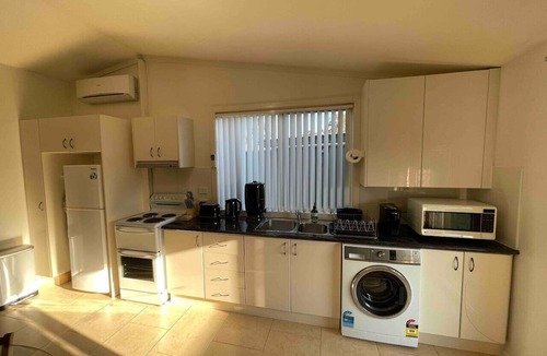 Central Mudgee Apartment | Spacious & comfy studio unit “Rest Easy Mudgee”