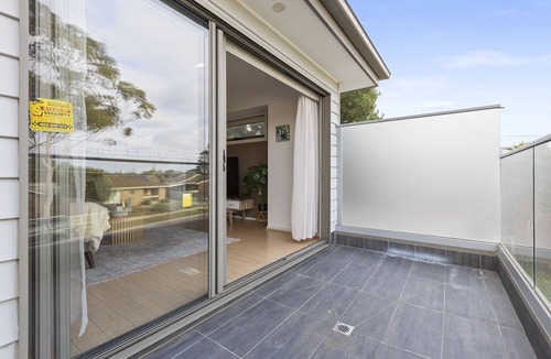 Corio House | Spacious Corio Townhouse Near Ferry & Waterfront