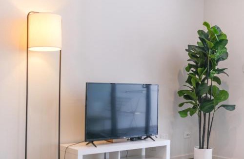 Wolli Creek Apartment | SPACIOUS COURTYARD APT 3BR 1CAR - Nr Station, Eats, CBD & Airport