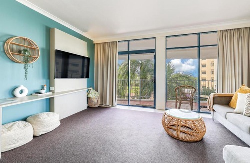 Darwin City Centre Apartment | Spacious Darwin Esplanade Retreat with Pool & Spa