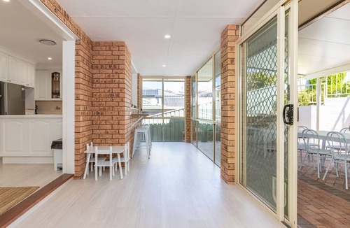 Forster House | Spacious family getaway in style on a quiet street at 32 Daphne Street.