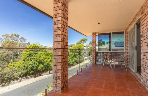 Forster House | Spacious family getaway in style on a quiet street at 32 Daphne Street.