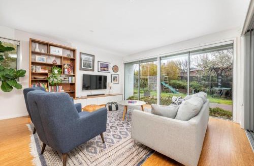 Wright House | Spacious Family Home Near Mt. Stromlo