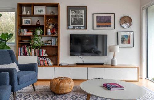 Wright House | Spacious Family Home Near Mt. Stromlo