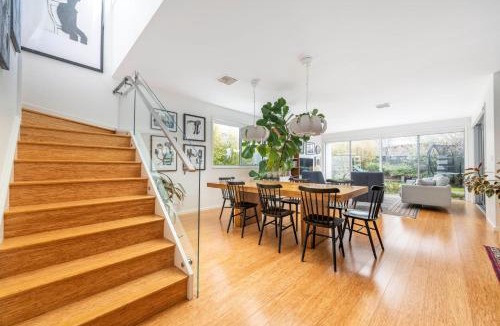 Wright House | Spacious Family Home Near Mt. Stromlo