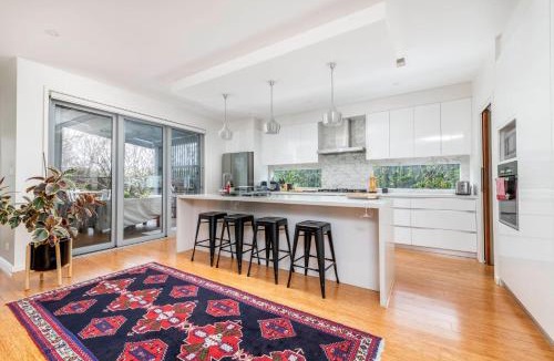 Wright House | Spacious Family Home Near Mt. Stromlo