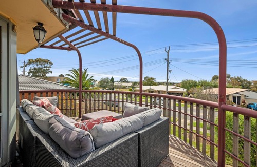 Torquay House | Spacious Family Retreat on Fischer (4)