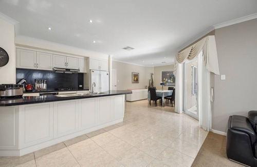 Canning Vale House | Spacious Family Stay w/Outdoor Patio & AC