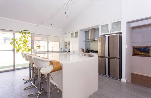 Beaconsfield House | Spacious Hampton House - South Fremantle