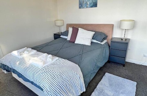 Phillip Apartment | Spacious & High in the Skyplaza - 1bd 1bth Apt
