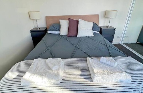 Phillip Apartment | Spacious & High in the Skyplaza - 1bd 1bth Apt