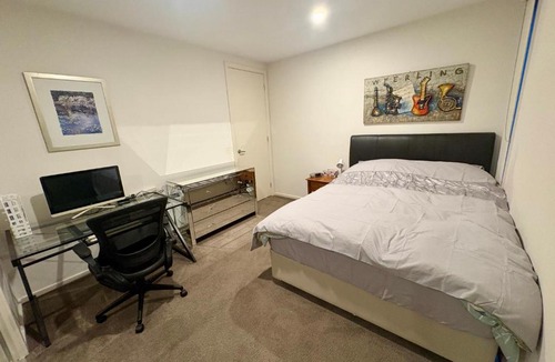 Bundoora House | Spacious Master Room with Private Ensuite