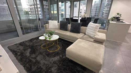 Lidcombe Hotel | Spacious Modern Retreat in Sydney Olympic Park