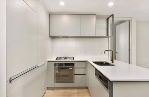 Northcote Apartment | Spacious New 2 BDR with City Views