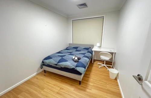 Carlingford House | Spacious Queen Room in a Peaceful, Modern Home - BP4