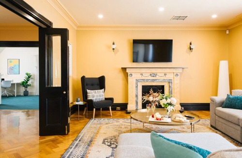 Lockleys House | Spacious Retreat: Enjoy the Beach & City