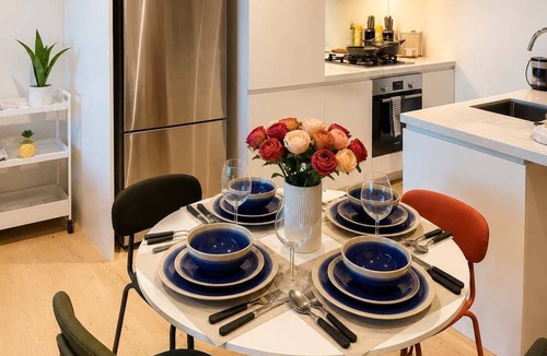 South Melbourne Apartment | Spacious South Melbourne Apartment with 1 Bedroom, 2 Queen Beds, City and Bay Views, Near CBD and Beach